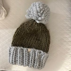 Mersea Pom hat